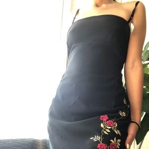 90s Vibes Black Rose Embroidered Dress Midi